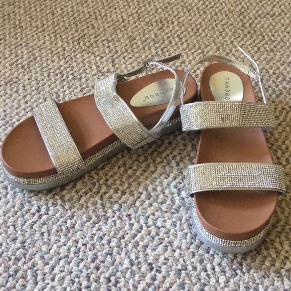 Platform Sandals - Picture 2 of 4